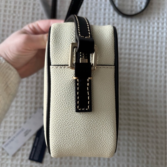 Mickey and Minnie Mickey’s Picnic Camera Bag by Disney Dooney & Bourke 2023 - Picture 3 of 16